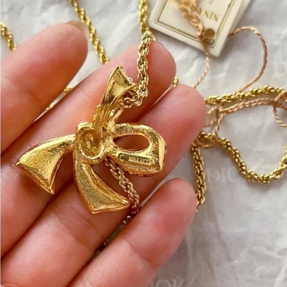Nina Ricci Gold Plated Bow Necklace - Picture 4 of 4
